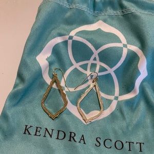 Kendra Scott NWOT Sophia earrings- gold tone
